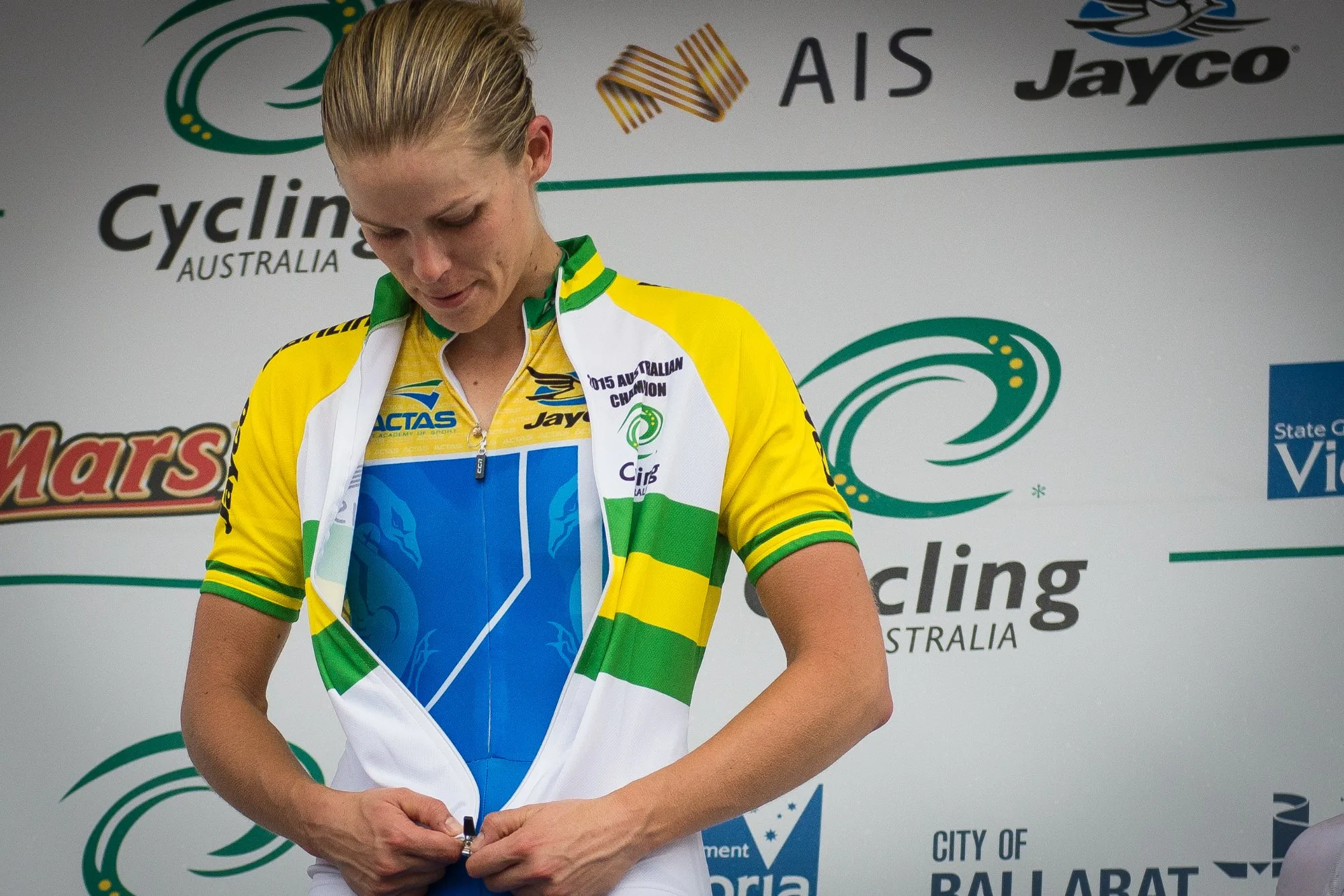 Dr Kimberley Wells putting on Australian National Champion jersey after winning the Australian Road Criterium